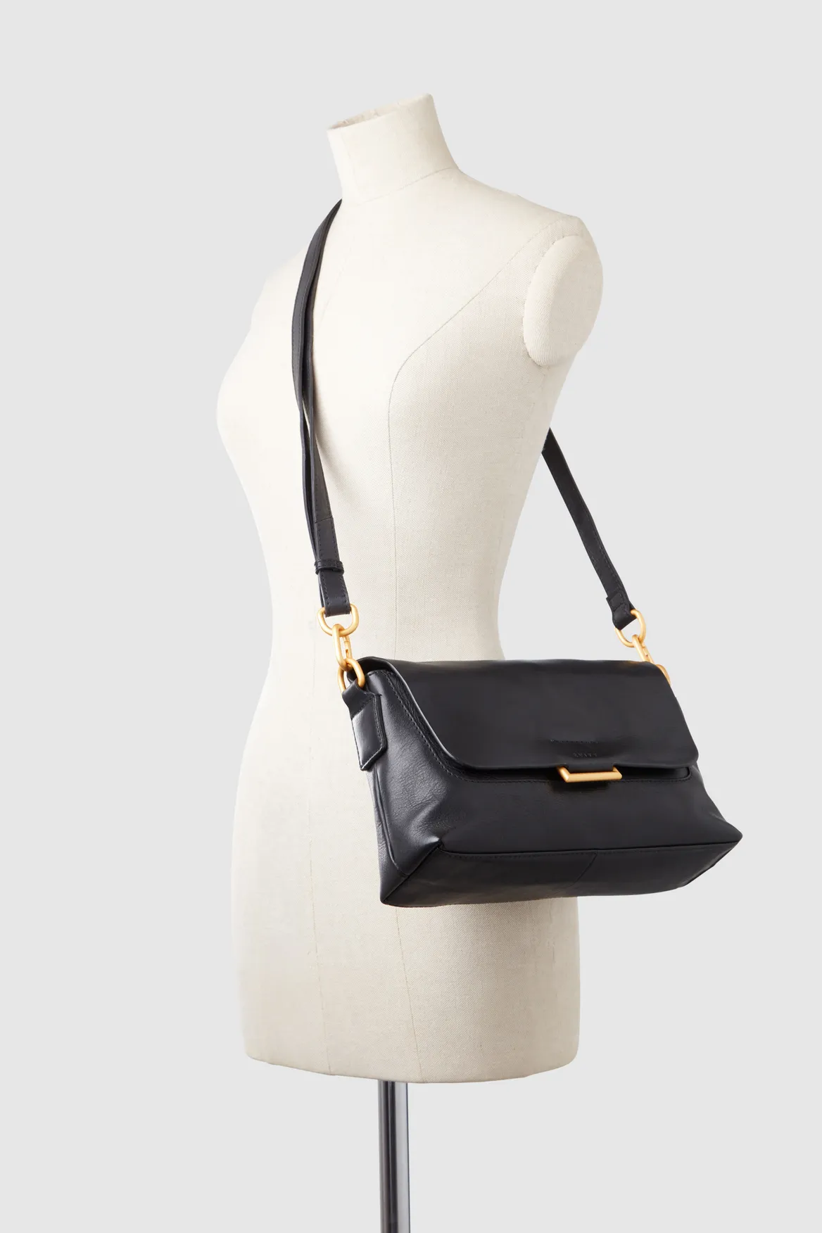 Luna Leather Flap Crossbody Bag Strandbags