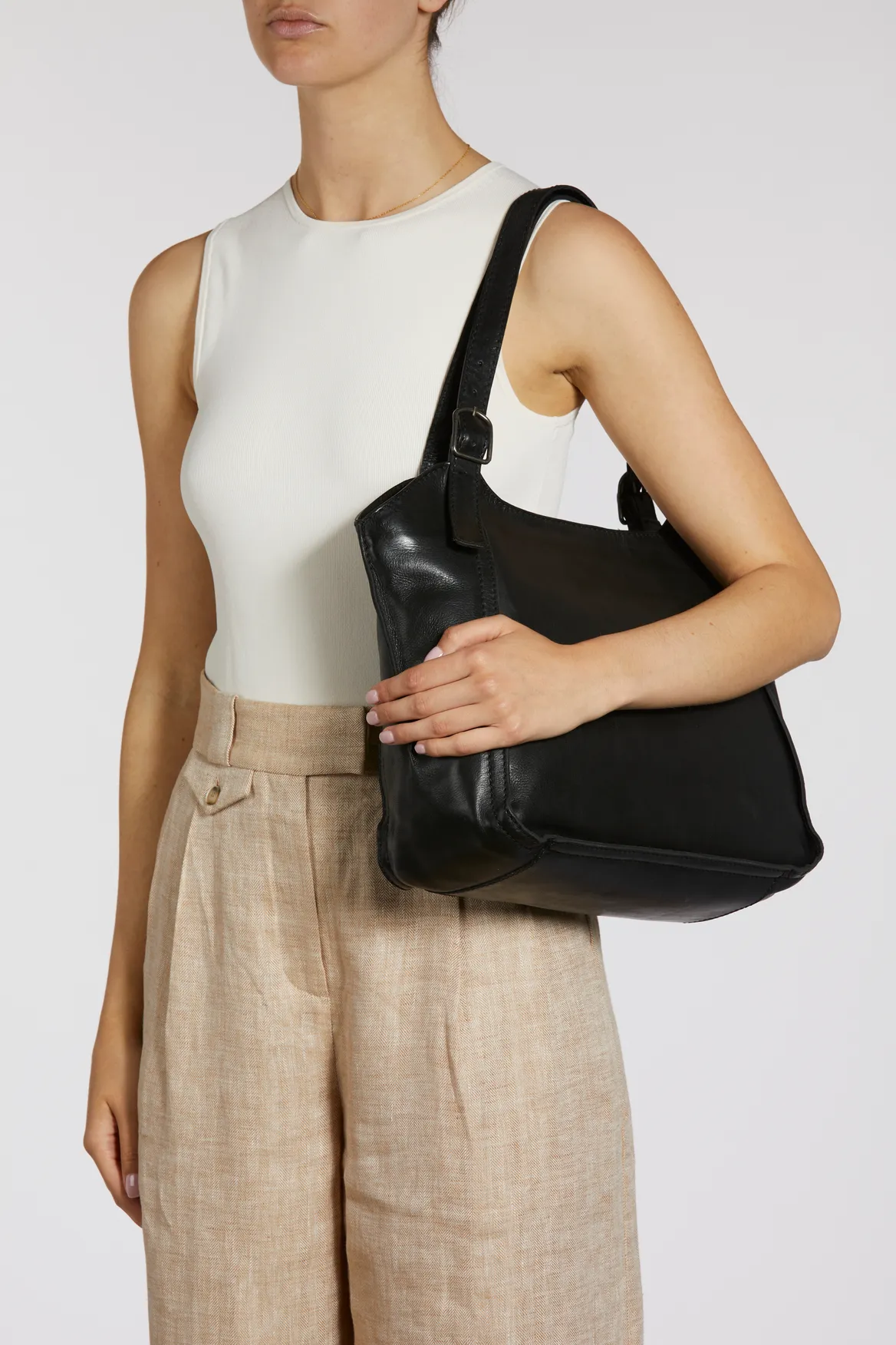 Maya Leather Buckle Tote Bag Strandbags
