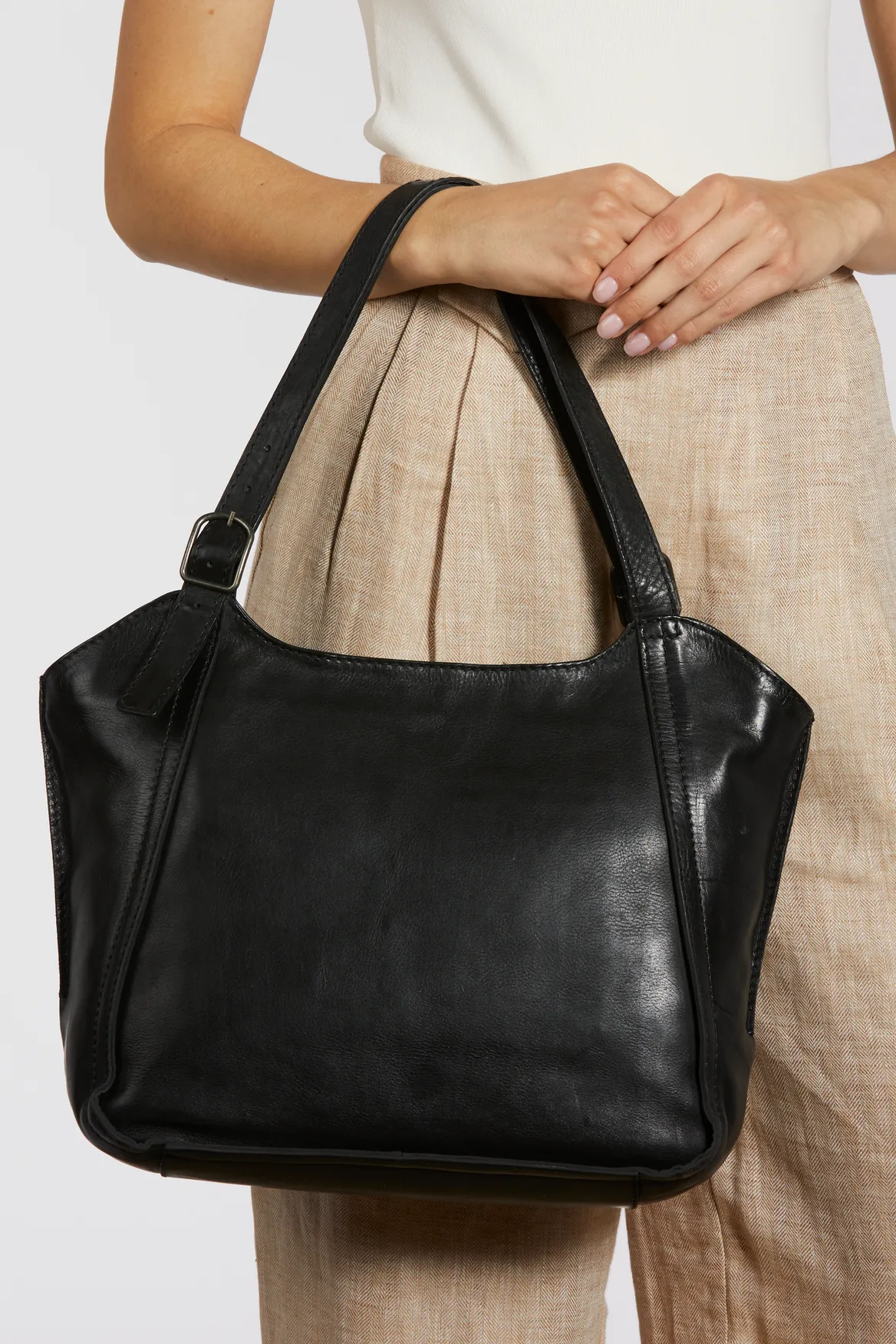 Maya Leather Buckle Tote Bag Strandbags