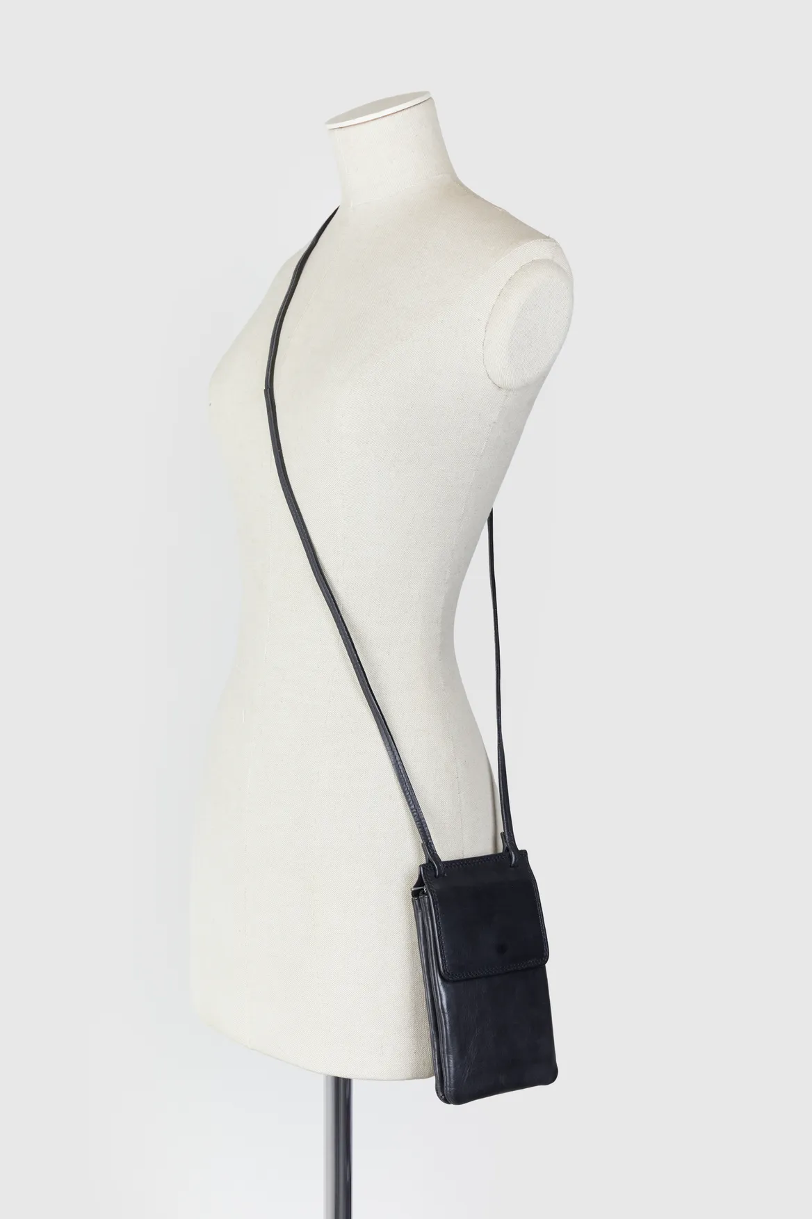 Maya Leather Phone Crossbody Strandbags