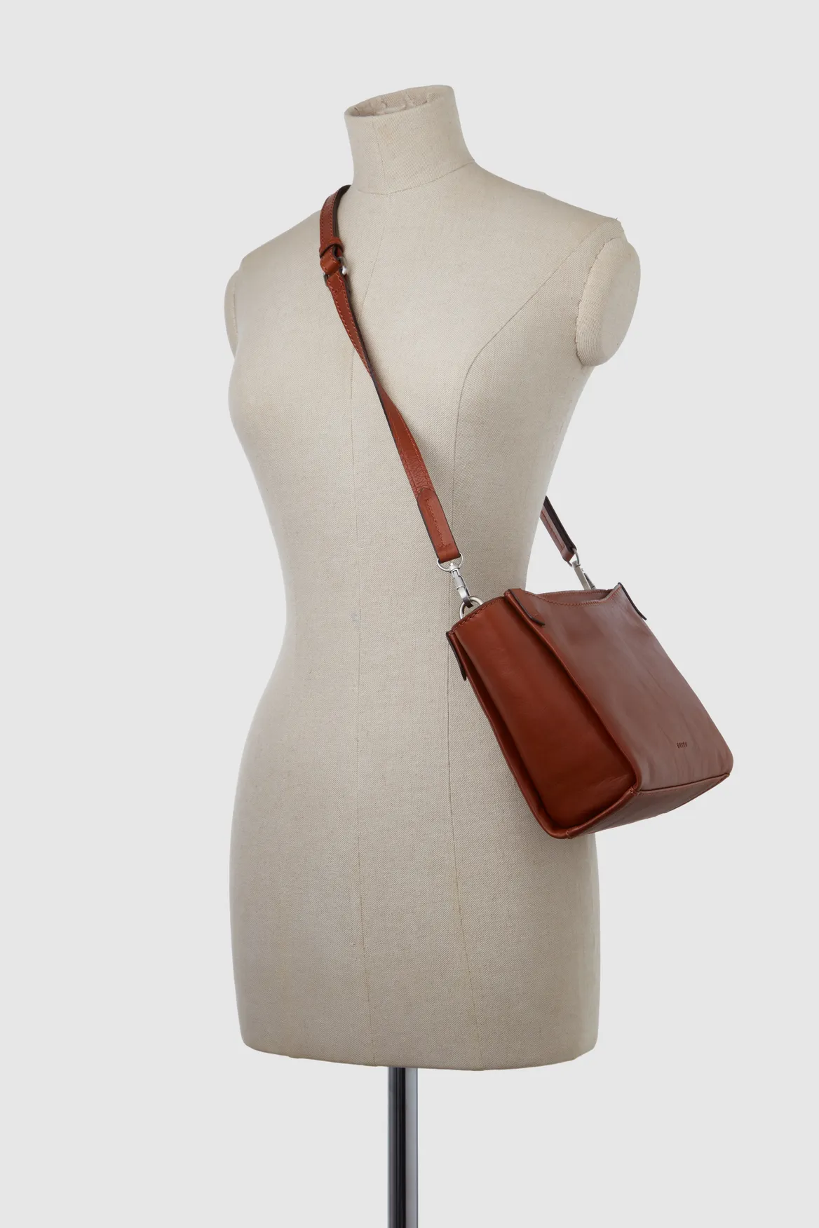 Tess Leather Crossbody Bag Strandbags